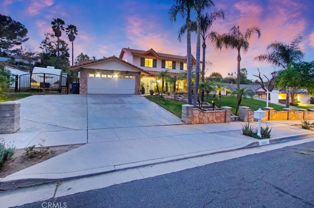 1510 Country Club Dr, Riverside CA  92506-3613 exterior