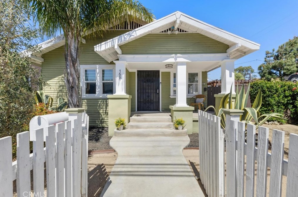 1641 10th St, Long Beach CA  90813-5035 exterior