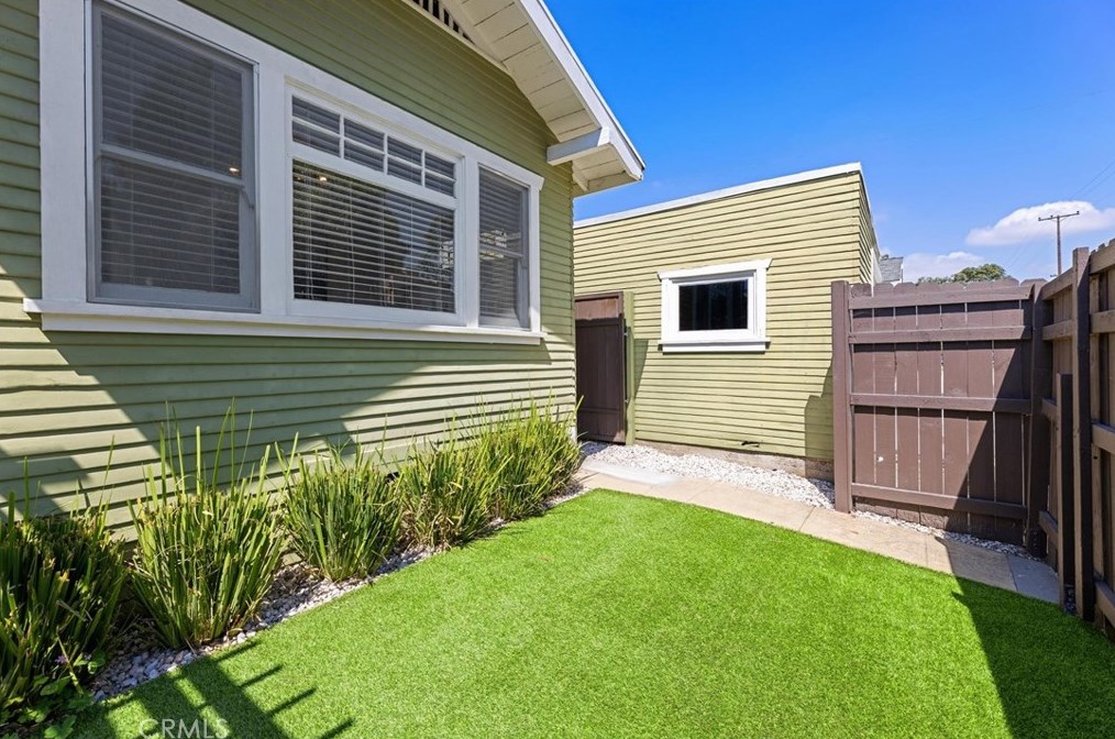 1641 10th St, Long Beach CA  90813-5035 exterior