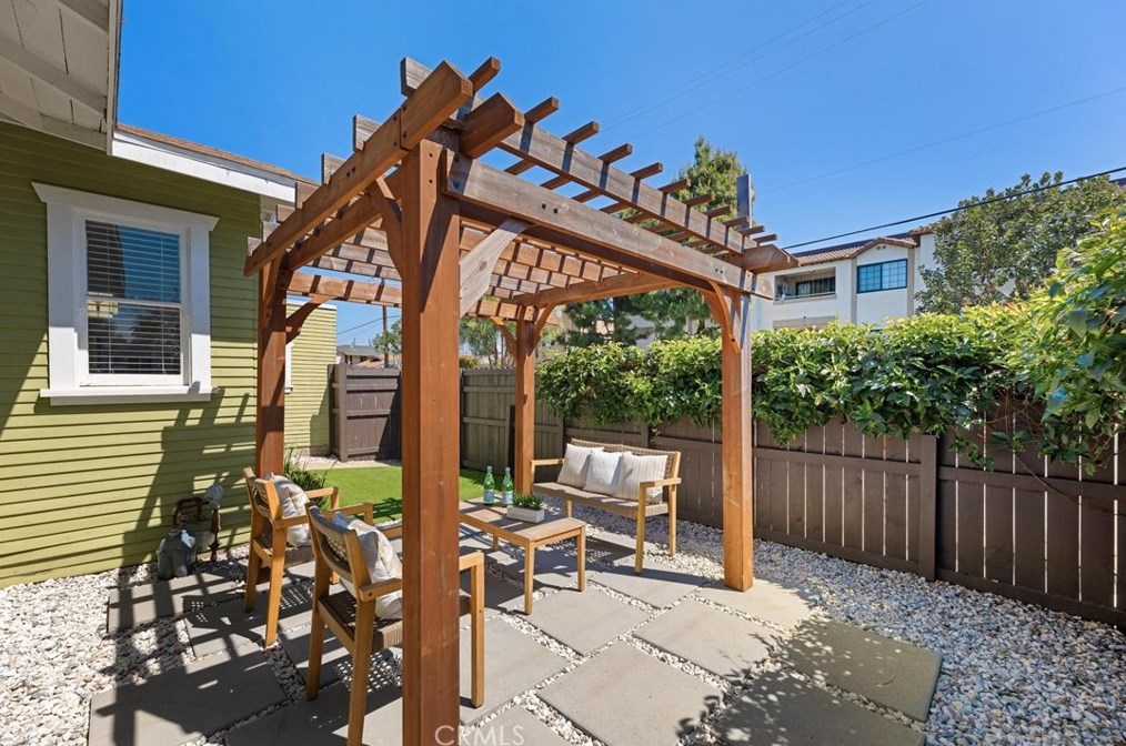 1641 10th St, Long Beach CA  90813-5035 exterior