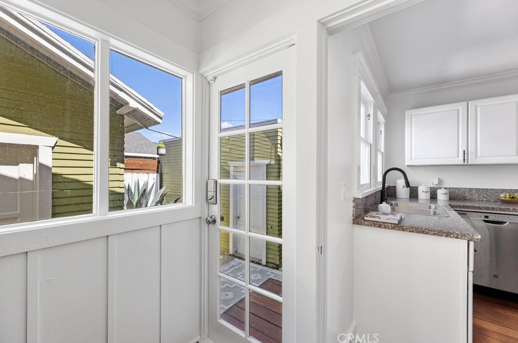 1641 10th St, Long Beach CA  90813-5035 exterior