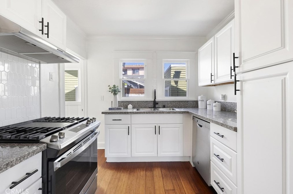 1641 10th St, Long Beach CA  90813-5035 exterior