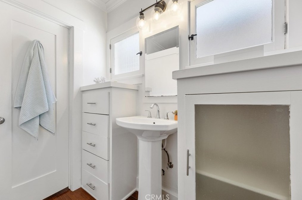 1641 10th St, Long Beach CA  90813-5035 exterior