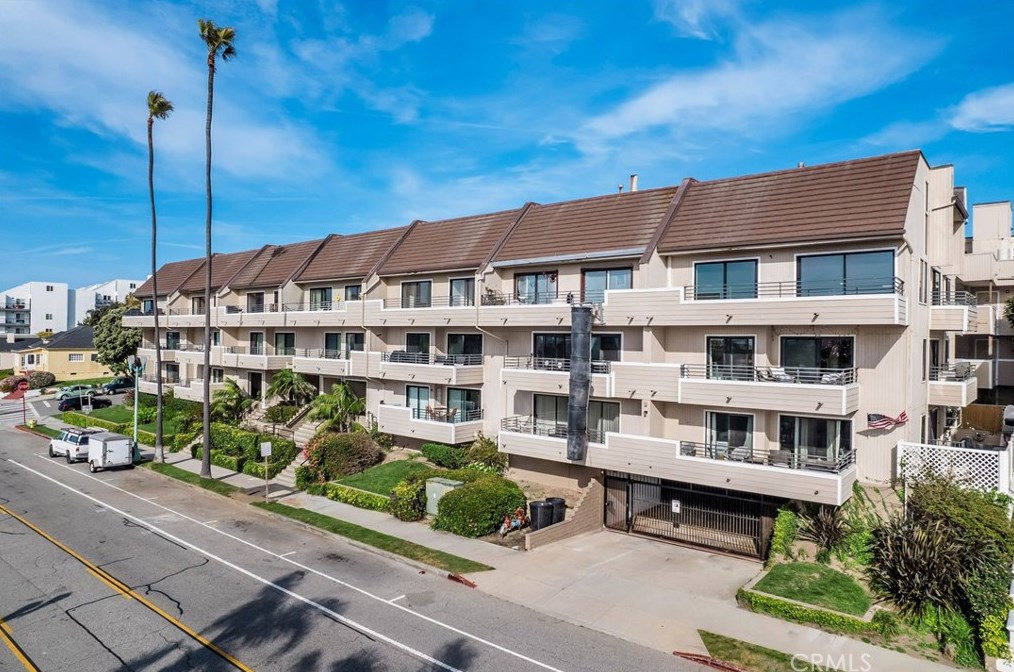 700 Esplanade, Redondo Beach CA  90277-4624 exterior