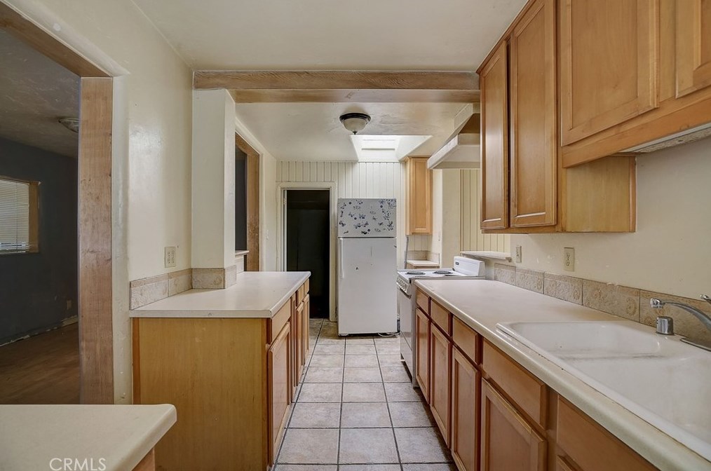 21036 Shearer Ave, Long Beach CA  90745-1234 exterior