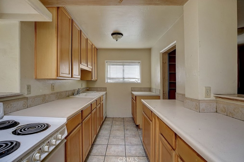21036 Shearer Ave, Long Beach CA  90745-1234 exterior