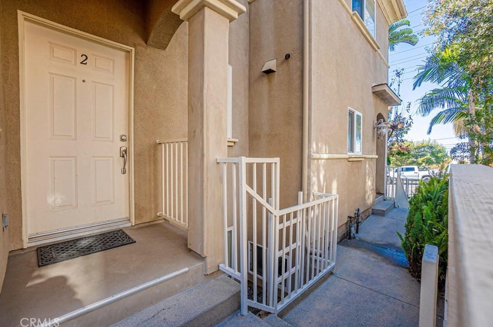 320 Imperial Ave, El Segundo CA 90245-2442 exterior