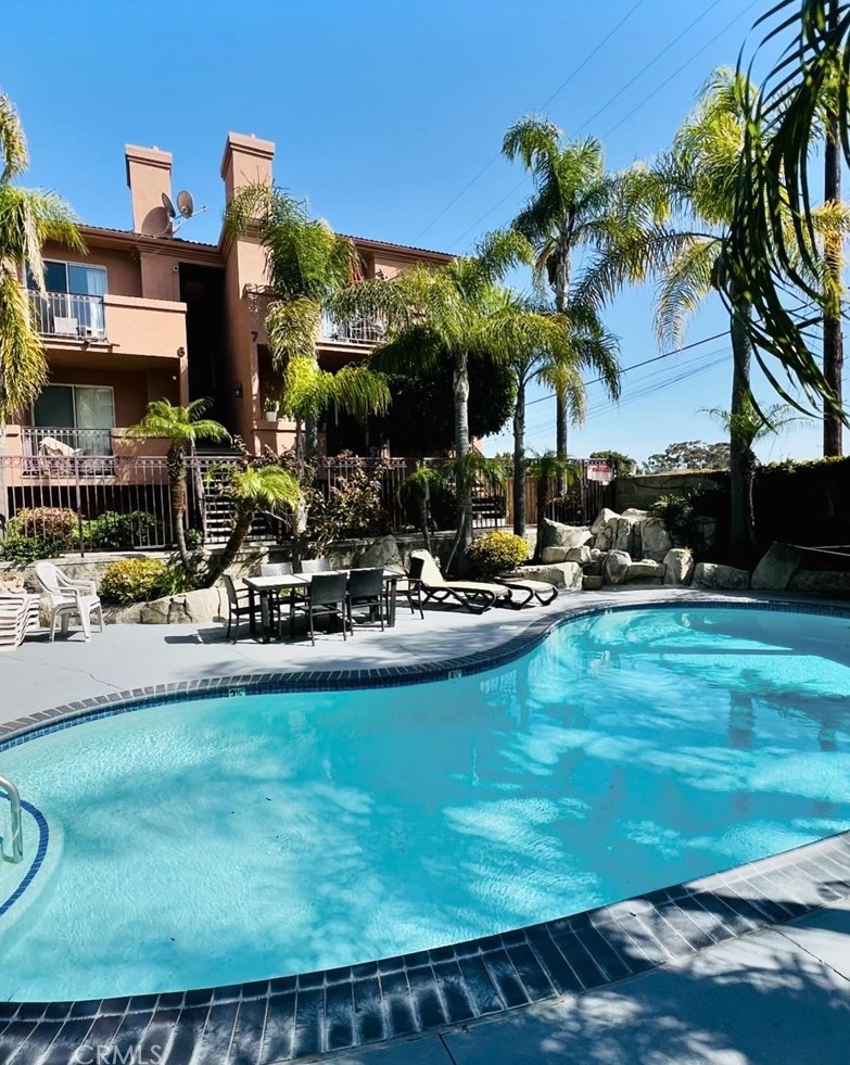 21834 Vermont Ave, Torrance CA  90502-2152 exterior