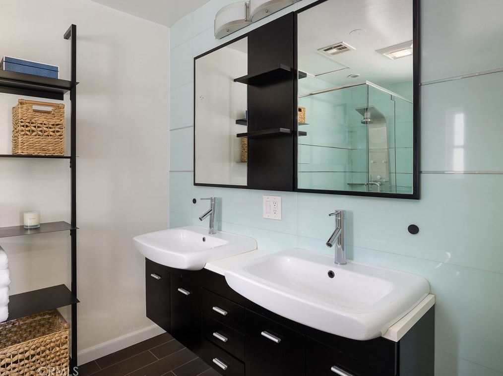 7822 Boeing Ave, Los Angeles CA  90045-3120 exterior