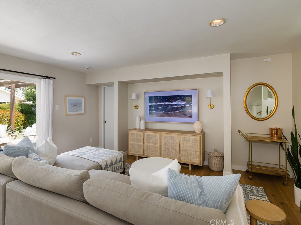 7822 Boeing Ave, Los Angeles CA  90045-3120 exterior