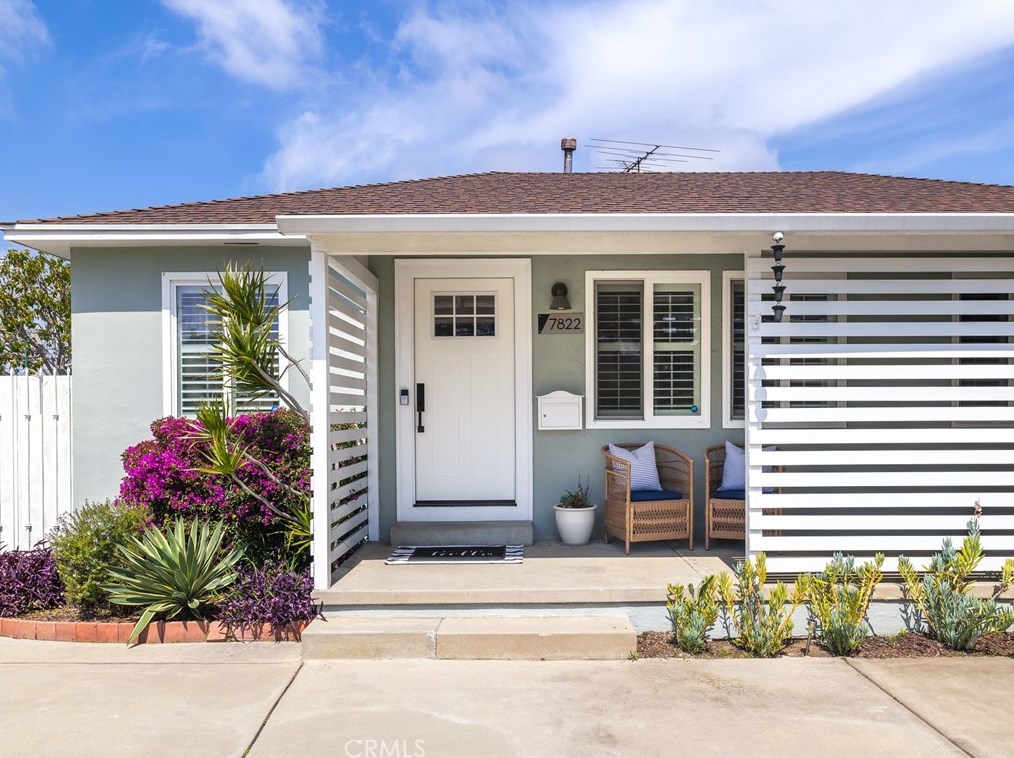 7822 Boeing Ave, Los Angeles CA  90045-3120 exterior