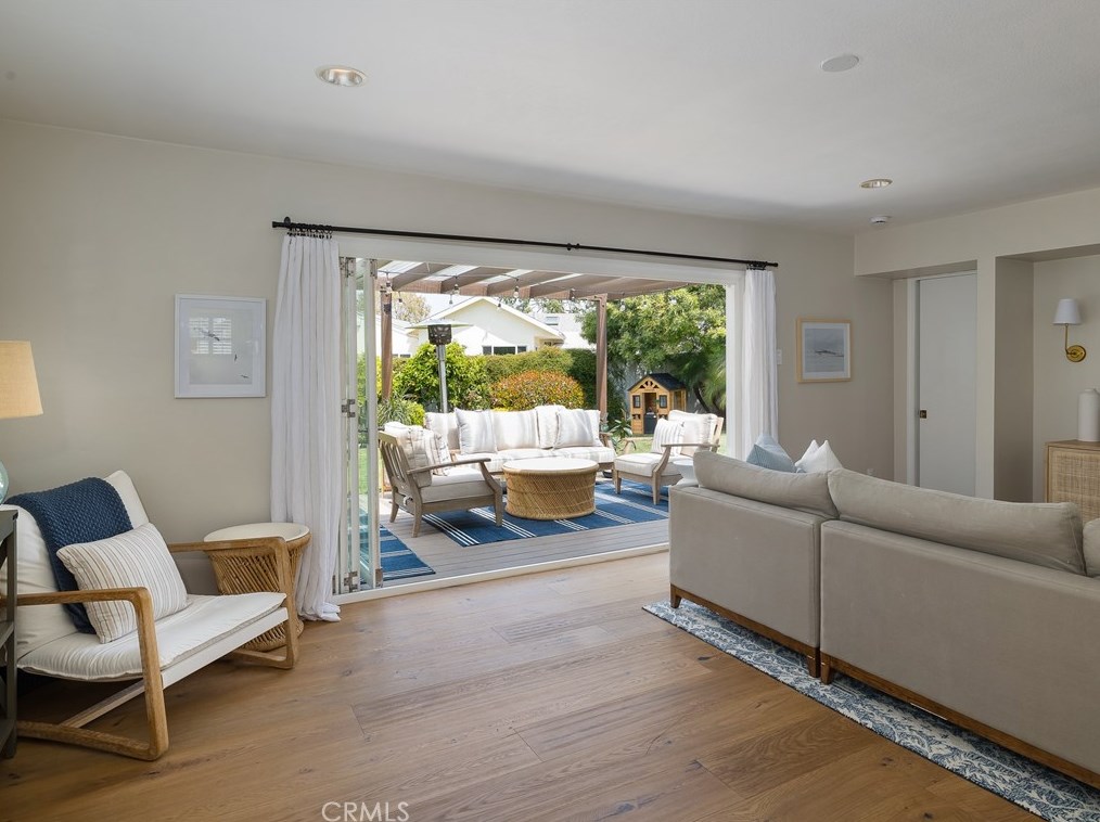 7822 Boeing Ave, Los Angeles CA  90045-3120 exterior