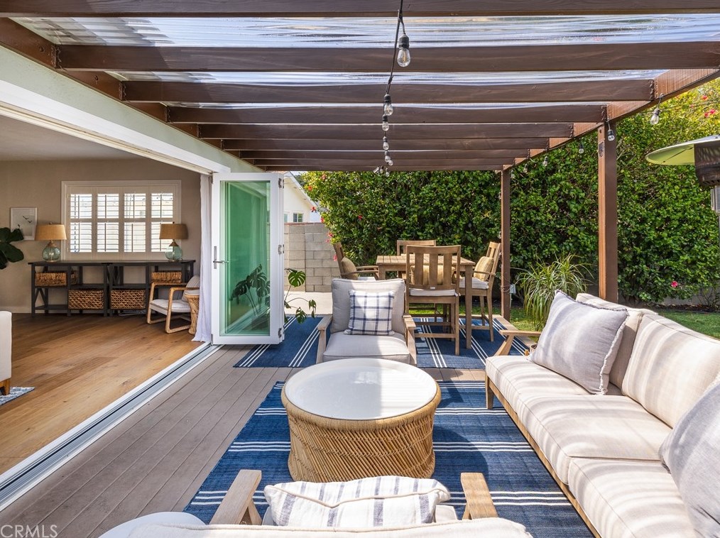 7822 Boeing Ave, Los Angeles CA  90045-3120 exterior