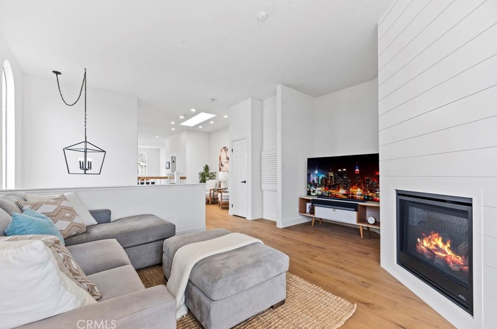 1078 Monterey Blvd, Hermosa Beach CA  90254-3745 exterior