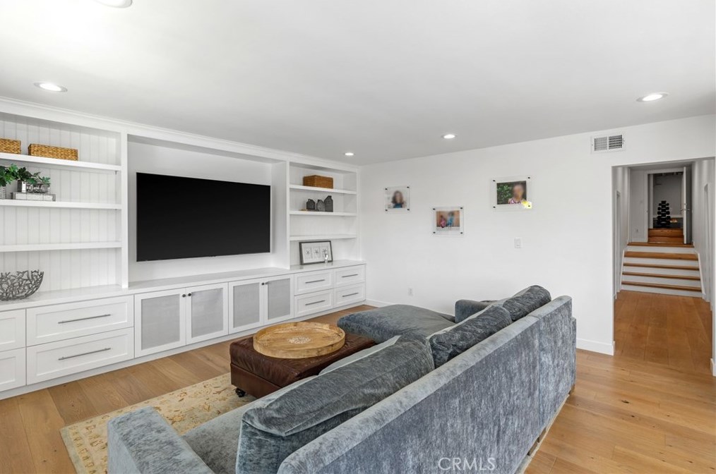 422 Maple Ave, El Segundo CA  90245-2422 exterior