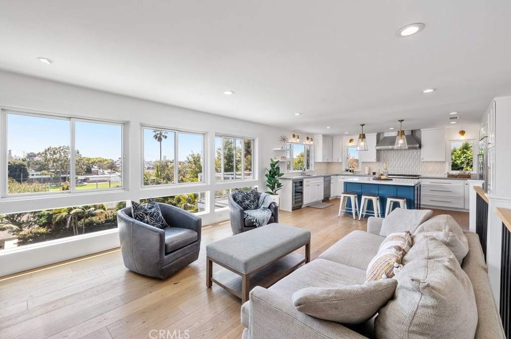 422 Maple Ave, El Segundo CA  90245-2422 exterior