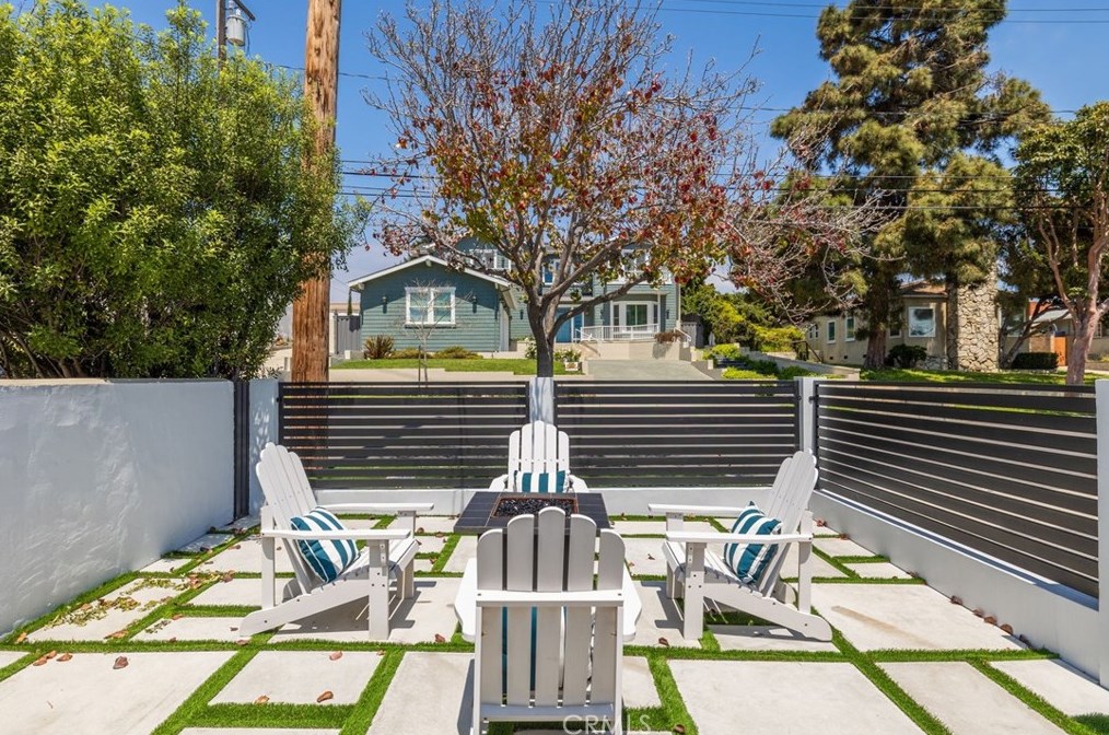 422 Maple Ave, El Segundo CA  90245-2422 exterior