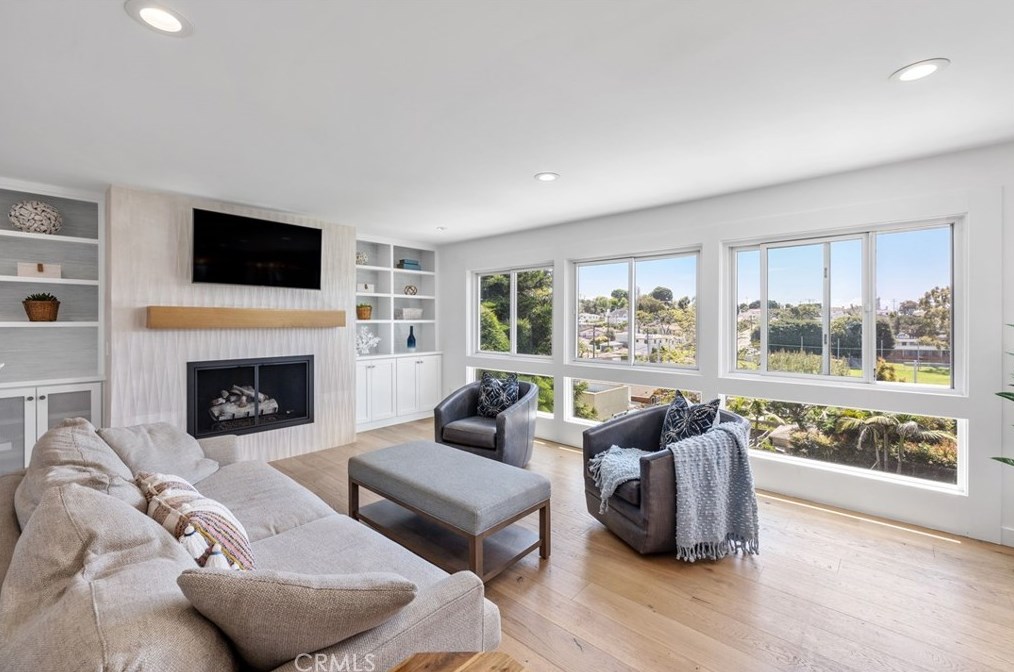 422 Maple Ave, El Segundo CA  90245-2422 exterior