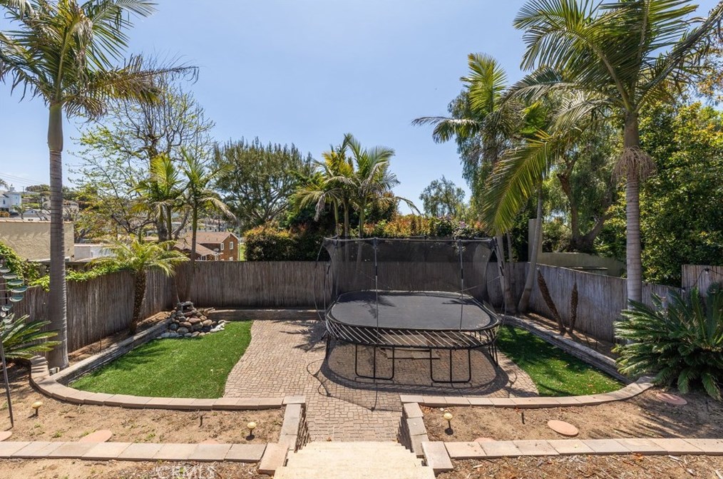 422 Maple Ave, El Segundo CA  90245-2422 exterior