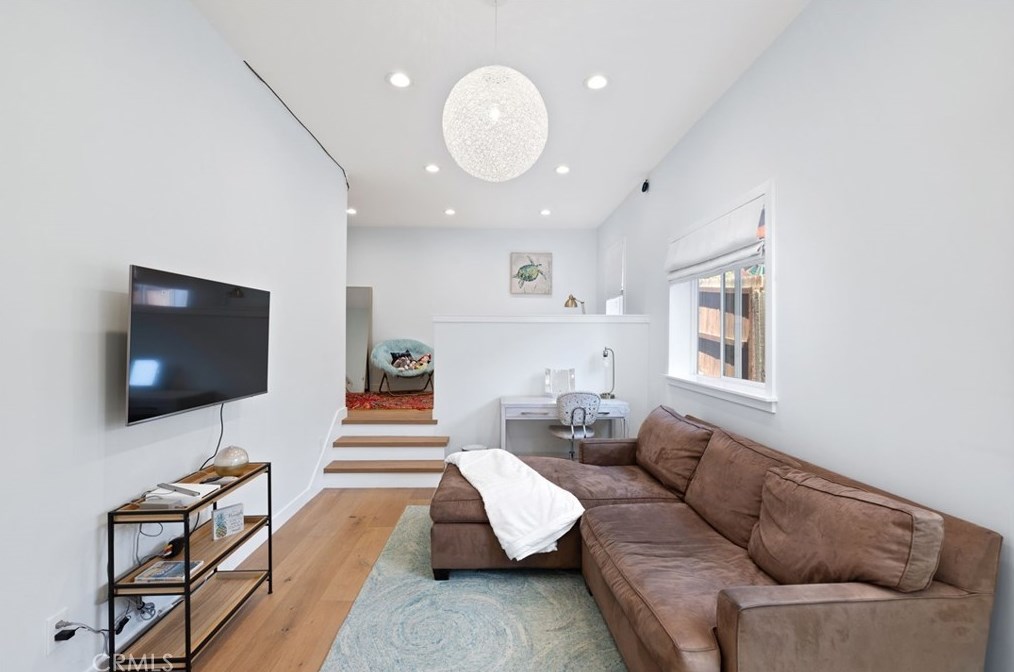 422 Maple Ave, El Segundo CA  90245-2422 exterior