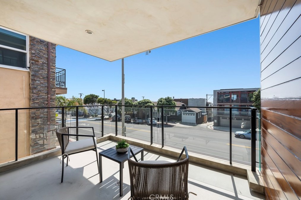 1308 Manhattan Ave, Manhattan Beach CA  90266-4746 exterior