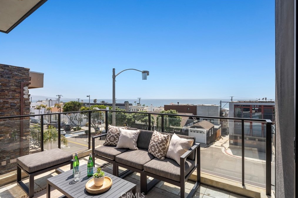 1308 Manhattan Ave, Manhattan Beach CA  90266-4746 exterior