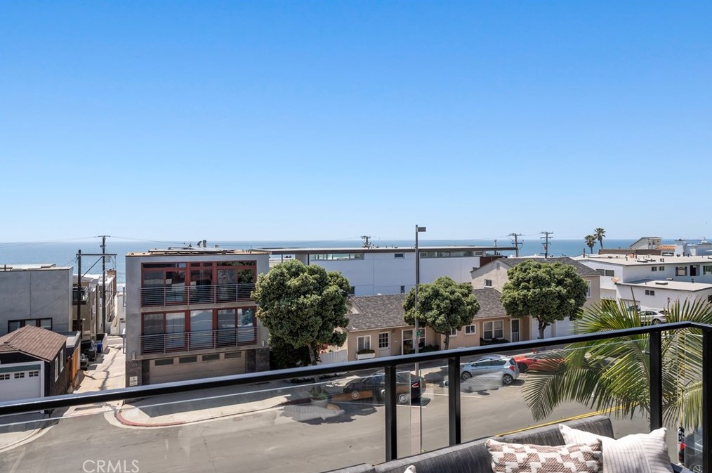 1308 Manhattan Ave, Manhattan Beach CA  90266-4746 exterior