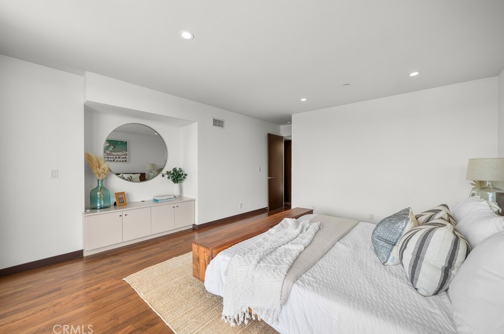 1308 Manhattan Ave, Manhattan Beach CA  90266-4746 exterior
