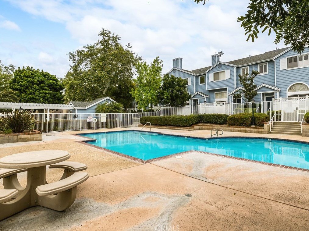 13060 Sycamore Village Dr, Norwalk CA  90650-8336 exterior