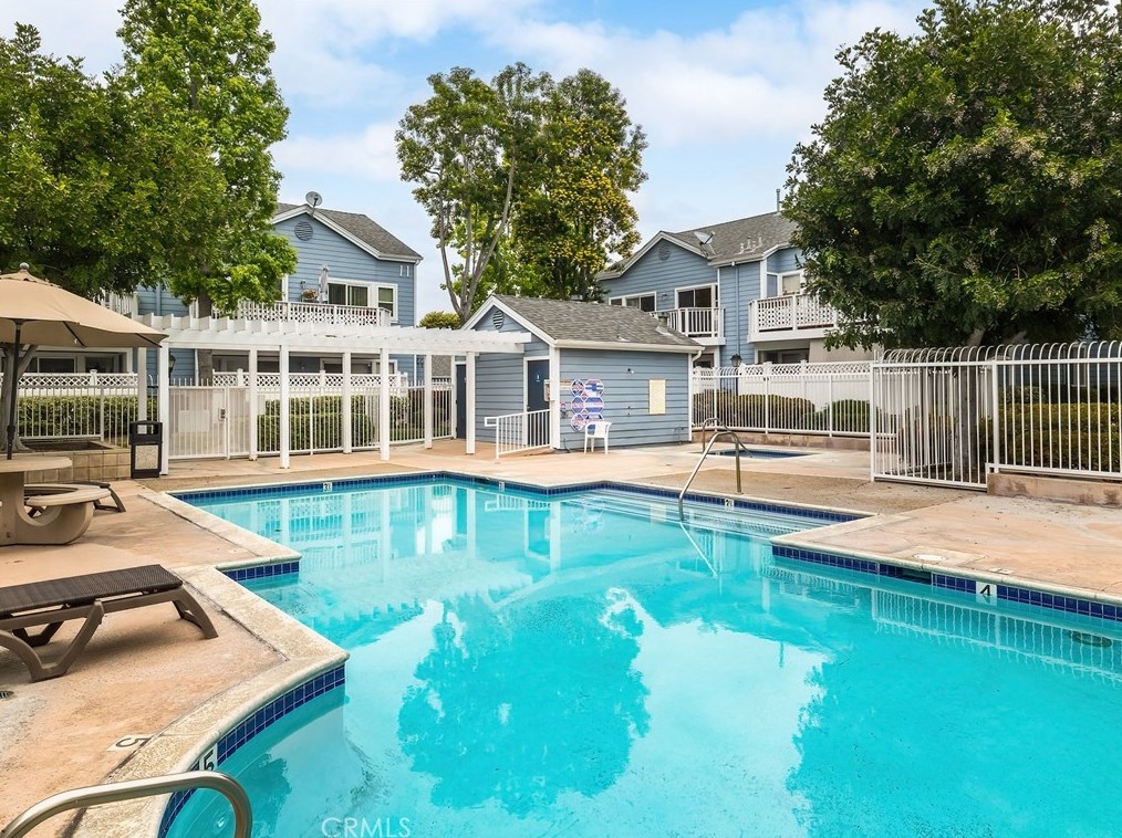 13060 Sycamore Village Dr, Norwalk CA  90650-8336 exterior