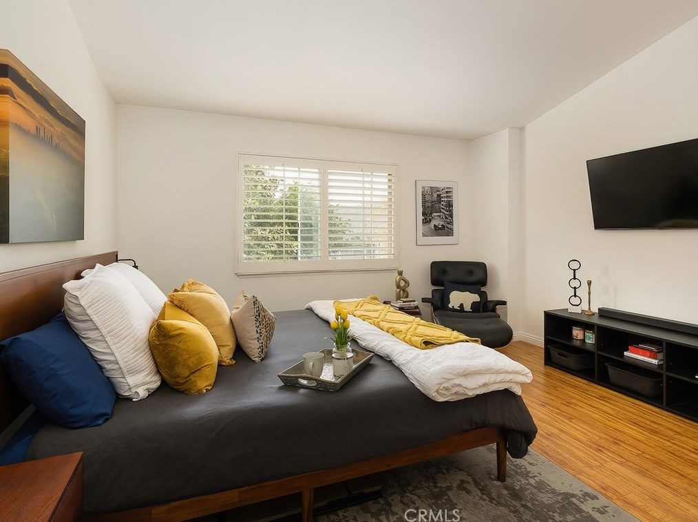 13060 Sycamore Village Dr, Norwalk CA  90650-8336 exterior