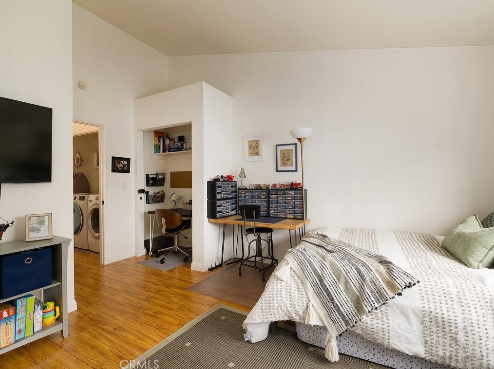 13060 Sycamore Village Dr, Norwalk CA  90650-8336 exterior