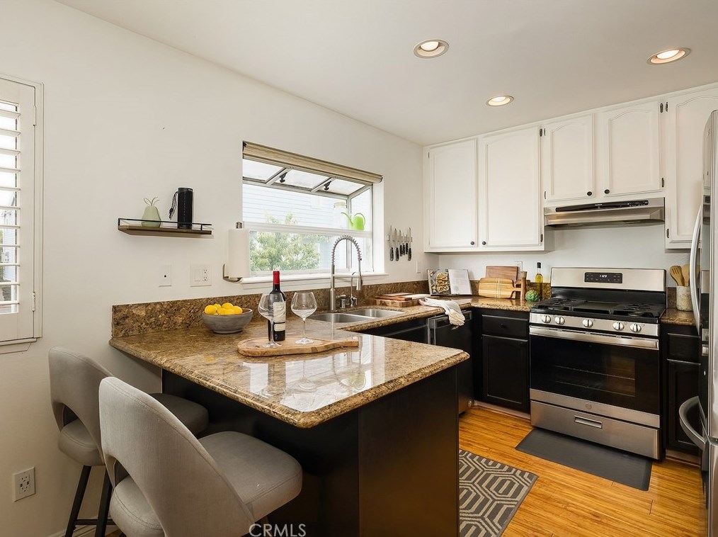 13060 Sycamore Village Dr, Norwalk CA  90650-8336 exterior