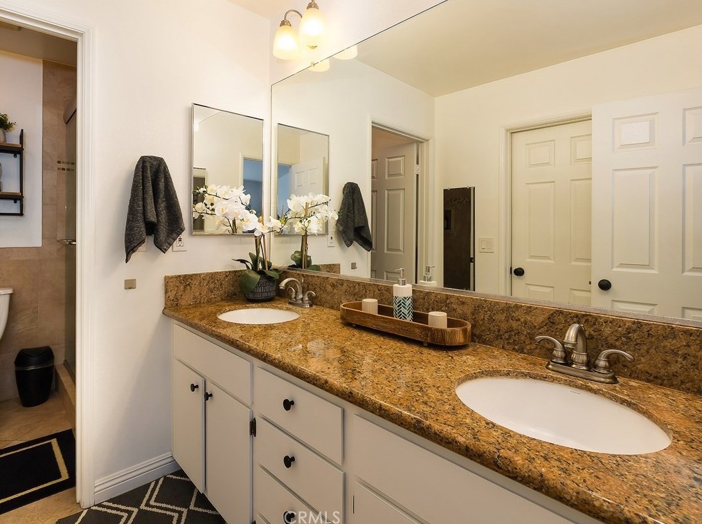 13060 Sycamore Village Dr, Norwalk CA  90650-8336 exterior