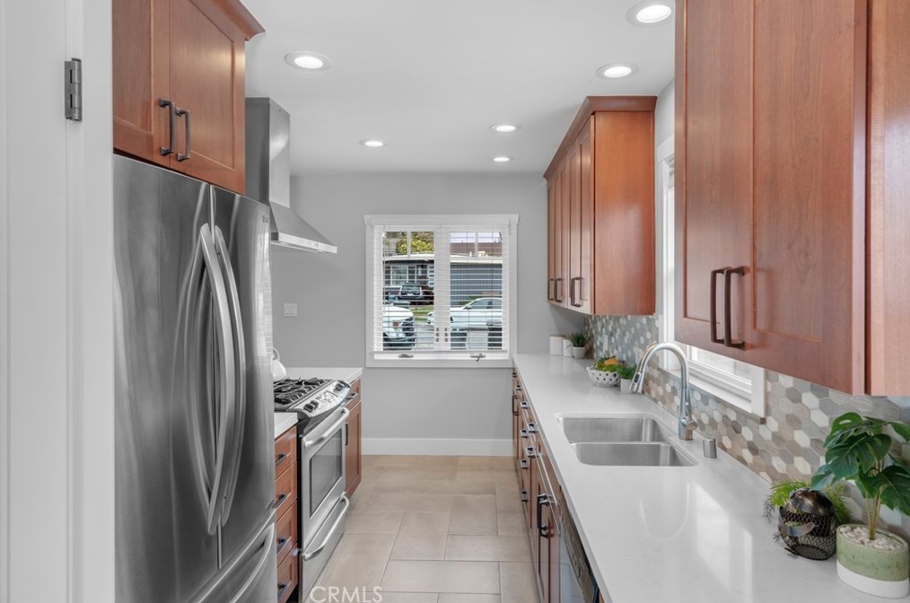 2427 239 St, Torrance CA  90501-5925 exterior