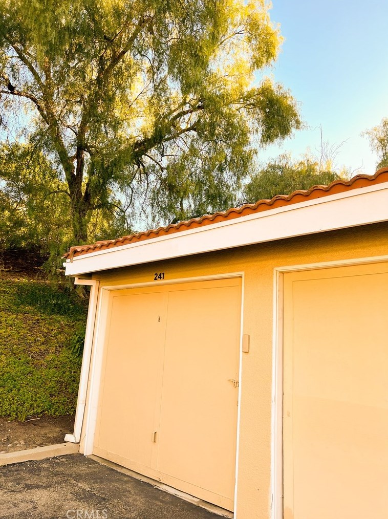 2731 Erringer Rd, Simi Valley CA  93065-1100 exterior