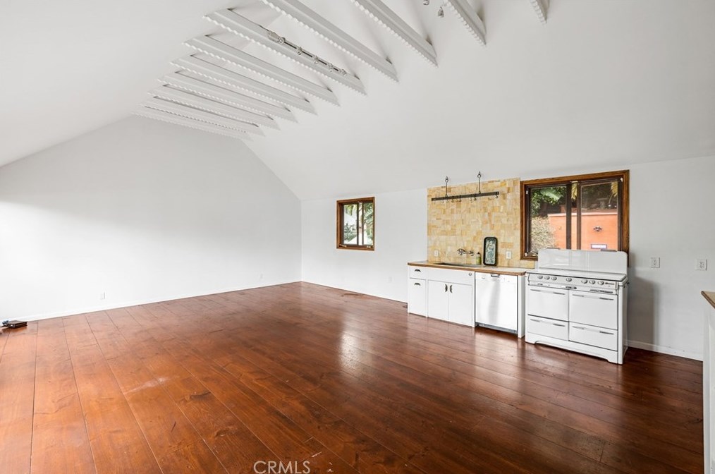 3223 Larissa Dr, Los Angeles CA  90026-6221 exterior