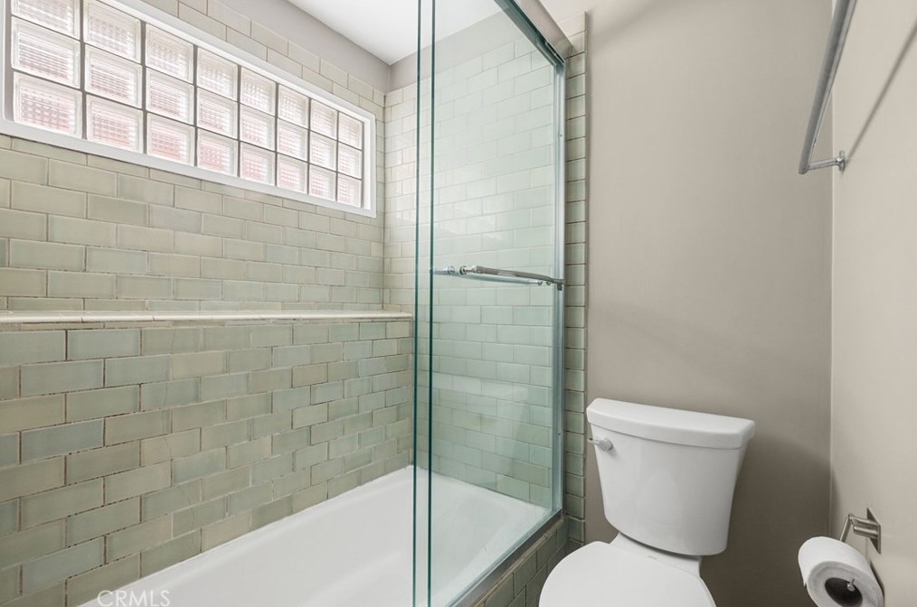 3223 Larissa Dr, Los Angeles CA  90026-6221 exterior