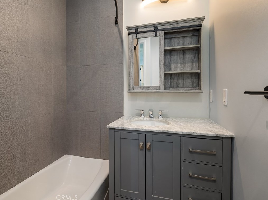 125 Palm Ave, El Segundo CA  90245-2296 exterior