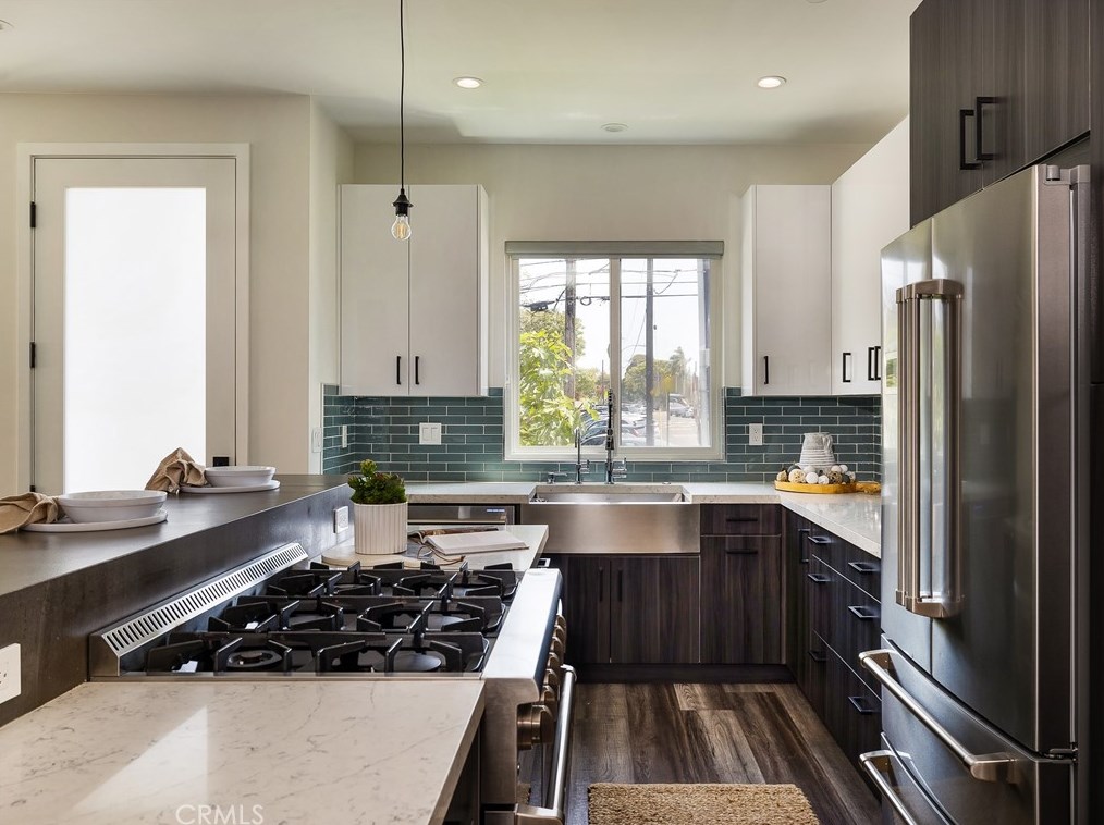 125 Palm Ave, El Segundo CA  90245-2296 exterior