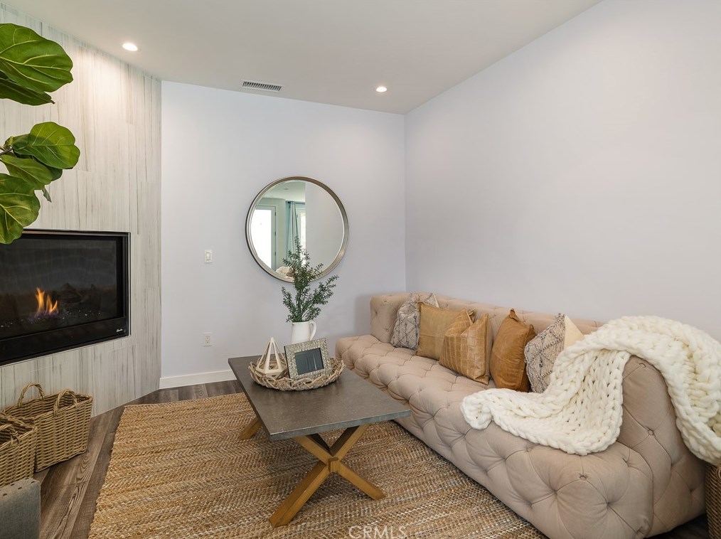 125 Palm Ave, El Segundo CA  90245-2296 exterior