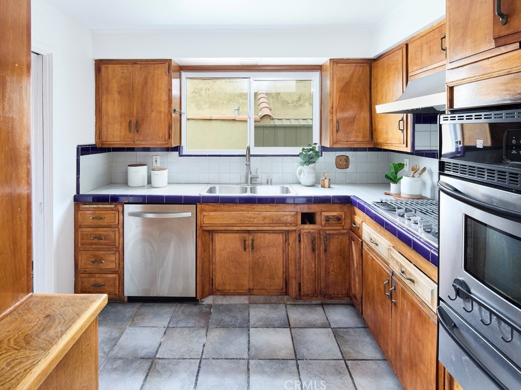 209 Oak Ave, El Segundo CA 90245-5229 exterior