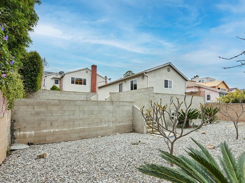 209 Oak Ave, El Segundo CA 90245-5229 exterior