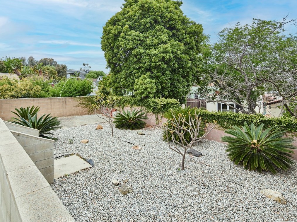 209 Oak Ave, El Segundo CA 90245-5229 exterior