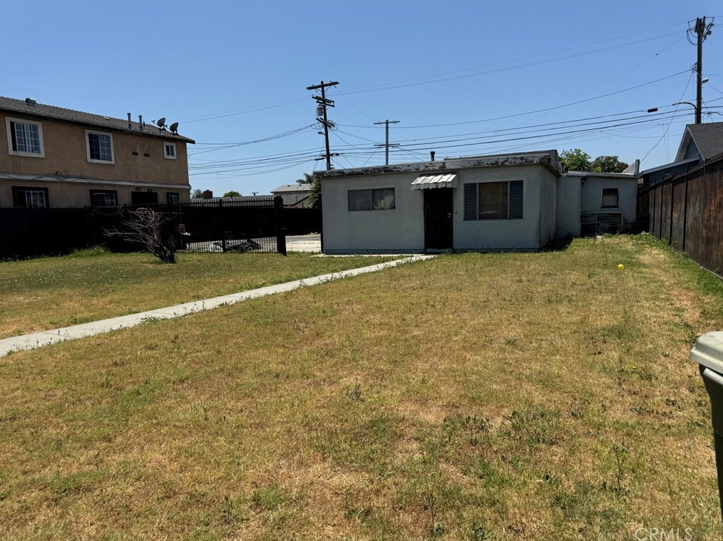 10905 Main St, Los Angeles CA  90061-2027 exterior