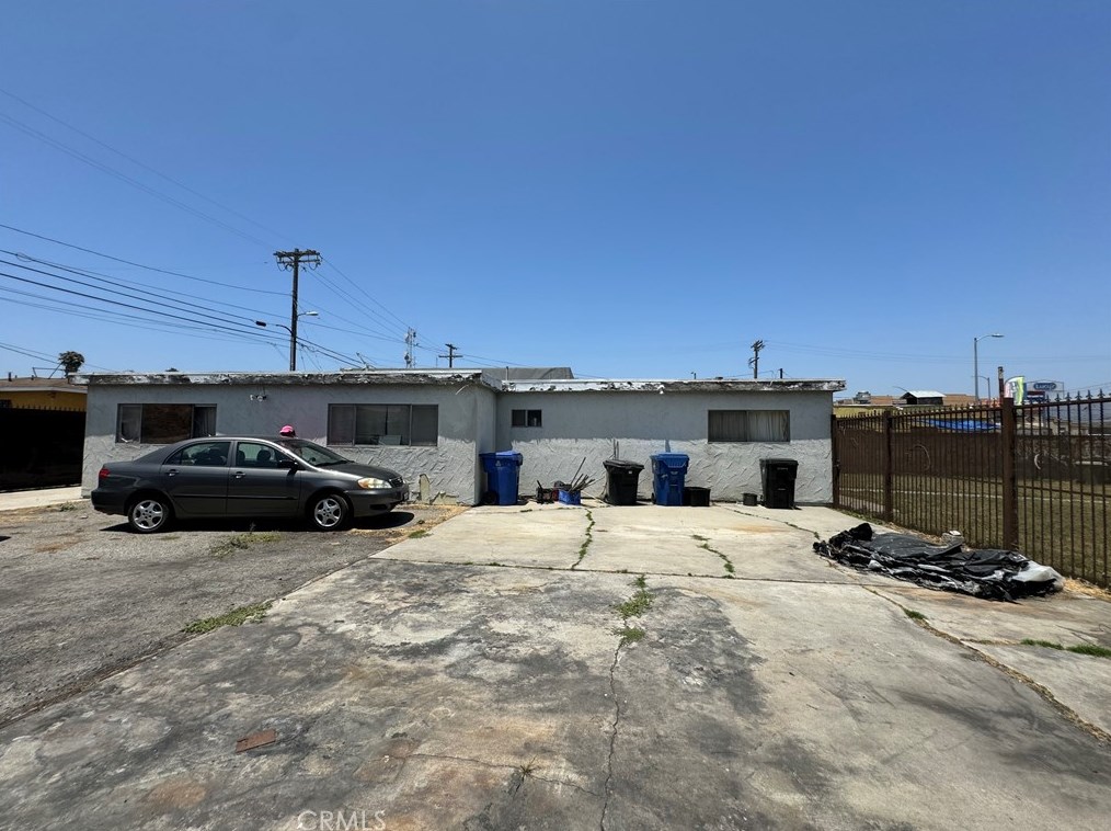 10905 Main St, Los Angeles CA  90061-2027 exterior