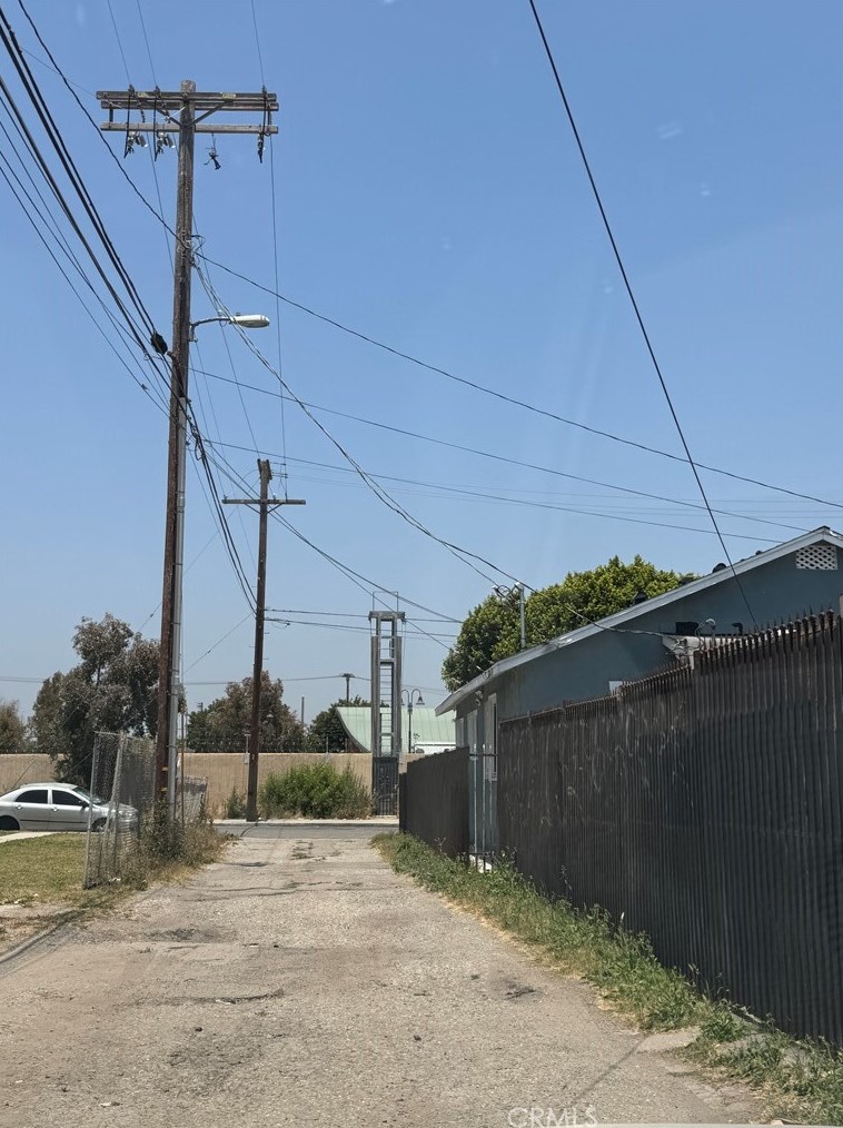 10905 Main St, Los Angeles CA  90061-2027 exterior
