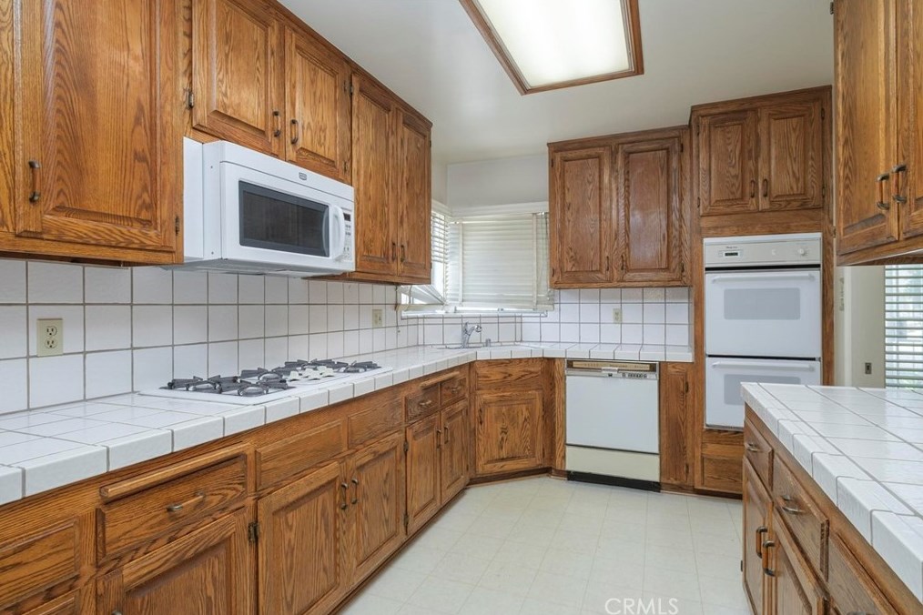 3840 Norton Ave, Los Angeles CA  90008-1943 exterior