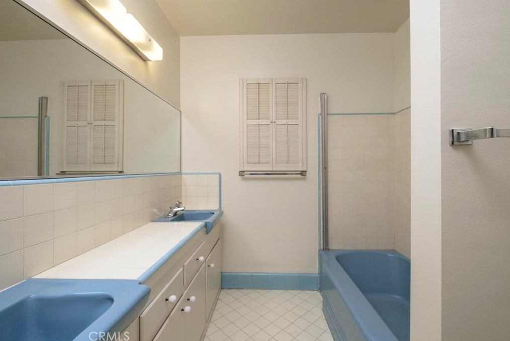 3840 Norton Ave, Los Angeles CA  90008-1943 exterior