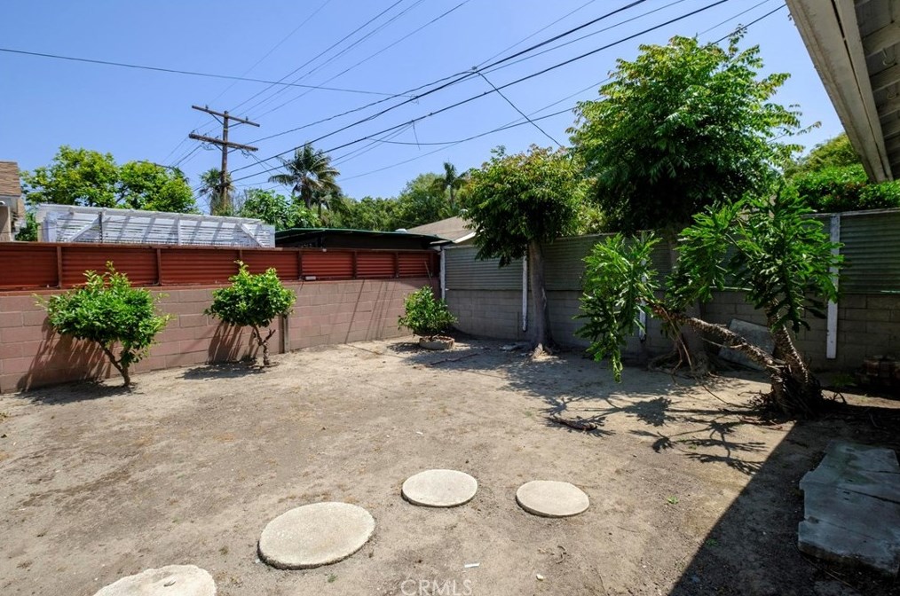 3840 Norton Ave, Los Angeles CA  90008-1943 exterior